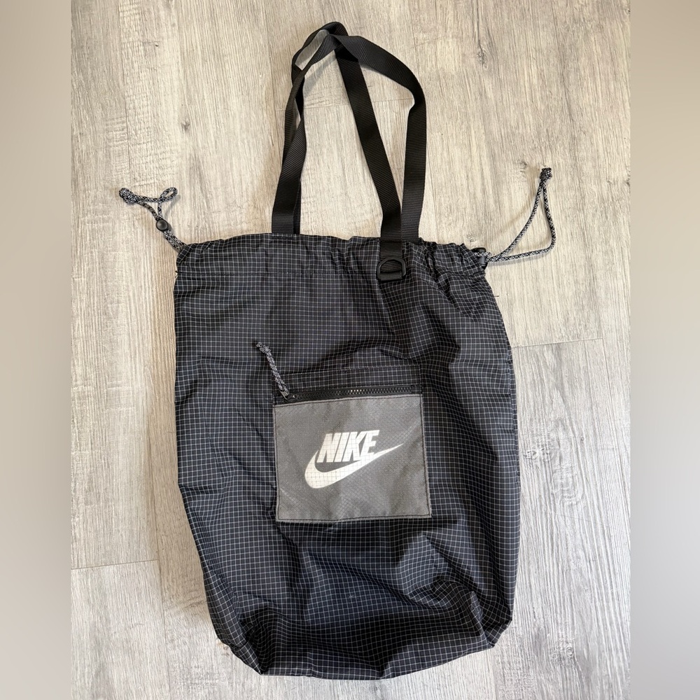 Nike Heritage Tote Drawstring Sinch Bag Sports Black White 20x16.  New.  No tag